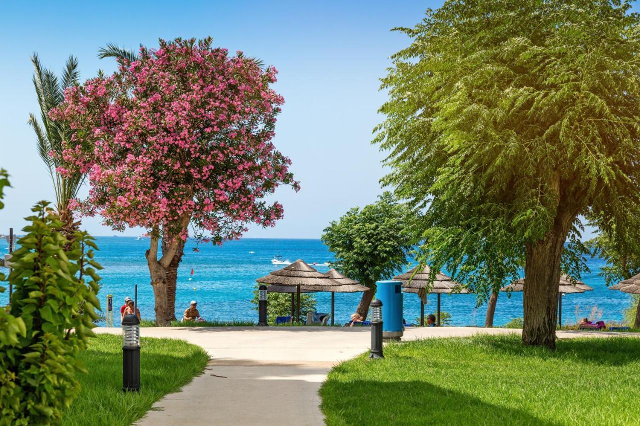 Nausicaa Beach Hotel โปรทาราส ภายนอก รูปภาพ